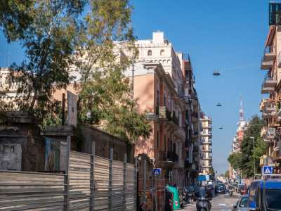 � il palazzo De Cillis, un stabile di fine Ottocento che si staglia su via Napoli quasi ad angolo con via Brigata Regina, il cui stile architettonico eclettico ne fa un unicum in tutta la citt�